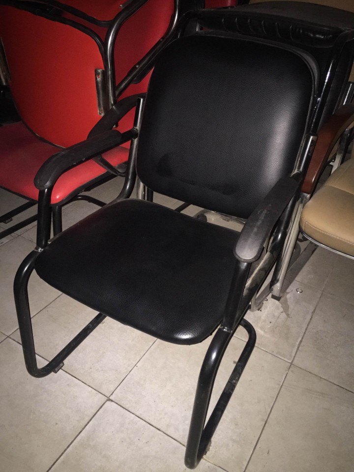 Thanh lý ghế quỳ chân sắt
